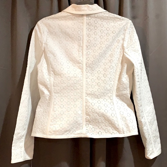 VALERIE STEVENS WHITE EYELET 1 BUTTON BLAZER - Picture 2 of 4